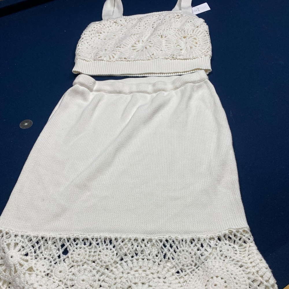 GORGEOUS neutral knit set by House of Harlow 1960 see pic for all the details 🤍